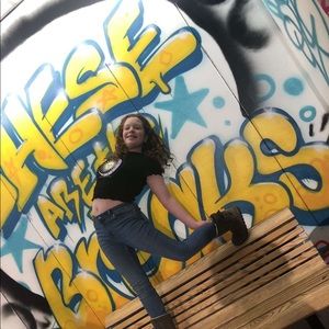 Meet your Posher, Chloe
